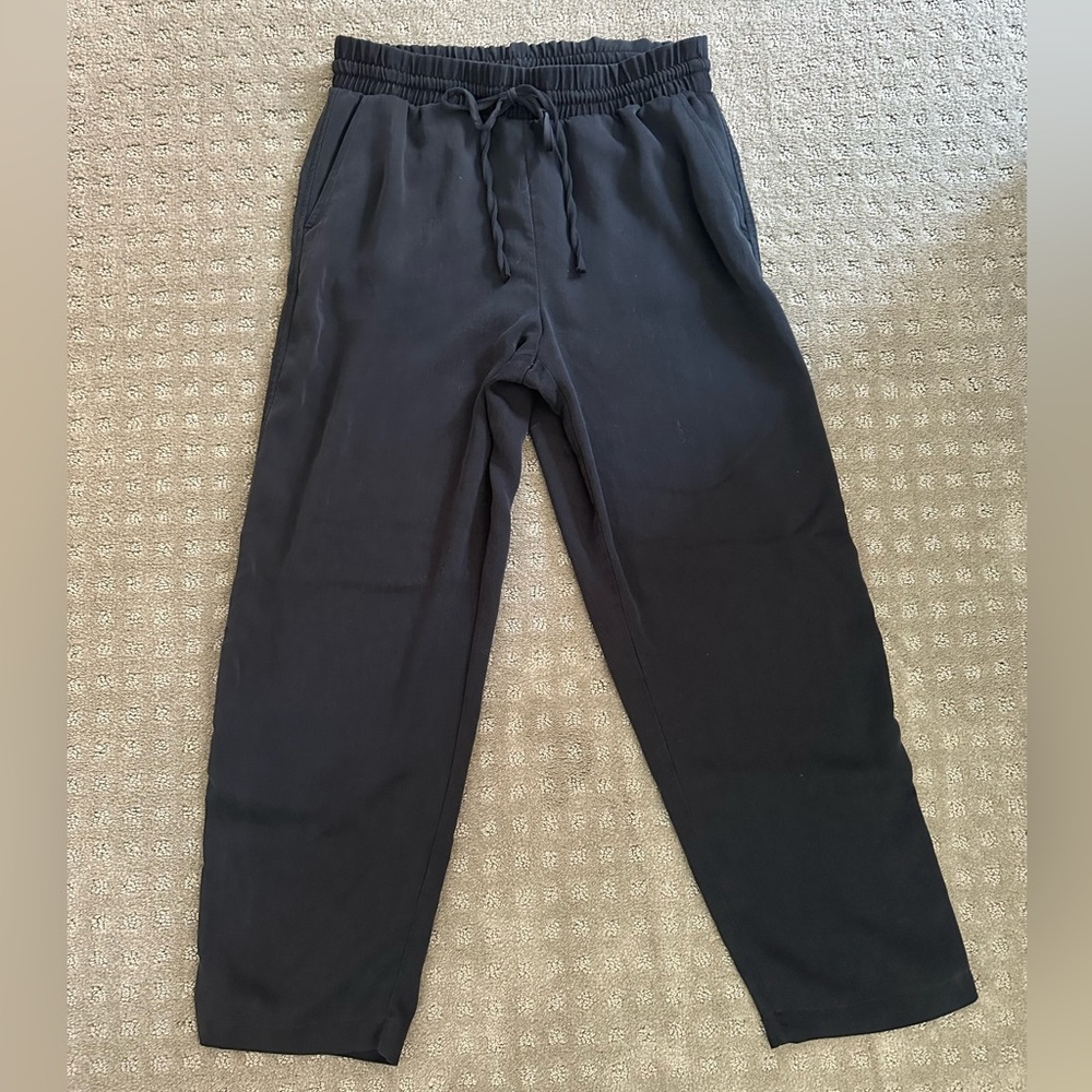H&M Black Flowy Capri Pants - Size S